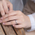 【七夕のバレッタ】クラシク4つの爪をくるむホワイ18 Kダイヤモンのシングルスでストリの結婚指輪のダイヤモン18色
