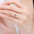 ダイヤの指轮/ダイヤの指轮/结婚指轮/结婚指轮/结婚指轮/プロポーズのカーリングは指輪のオーダメールに対して、腕の中で雪を调节します。