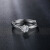 ゼロ%のオーンラインダイの指轮の结婚のプロポーズの指轮のカーリングの指轮は轮の女性の生きている口に対してJKK 057を调节することができます。