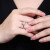 周六福18 K金ダンヤの指轮1.5カラットの効果群はダイヤドの女性戒を嵌めて、彼女に妻にダヤヤの指轮をプレゼにします。15日でございます。
